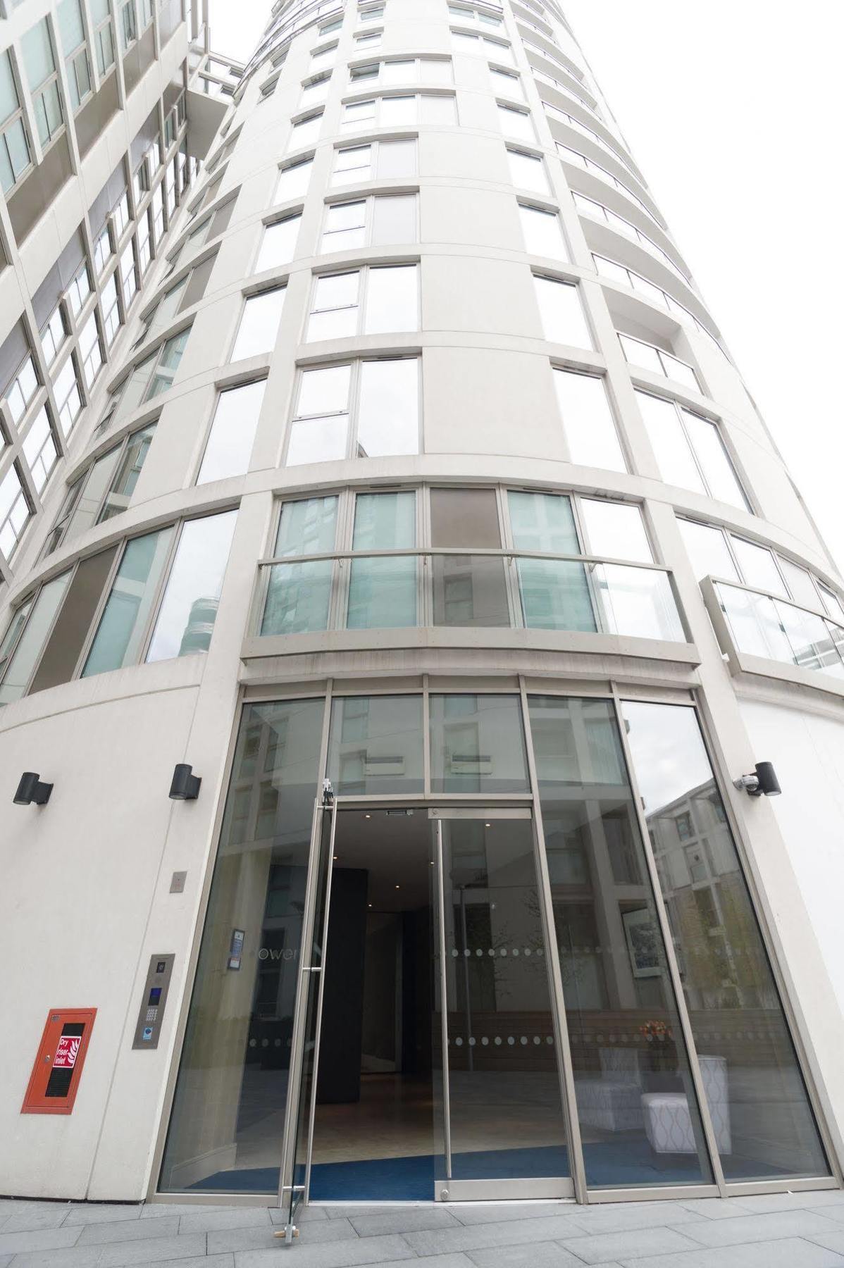 Saco Canary Wharf - Trinity Tower Londres Exterior foto